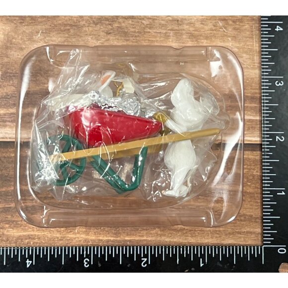 1995 HALLMARK HERSHEY ORNAMENT QX4107 DELIVERING KISSES 2 MICE WITH WHEELBARROW - Picture 5 of 12